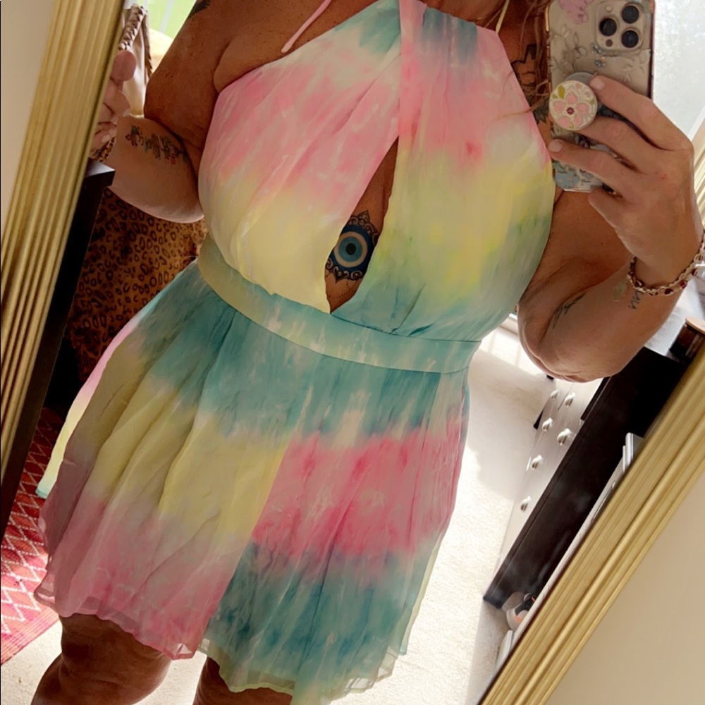 👑Fashion Nova 2X Halter Rainbow Romper!👑